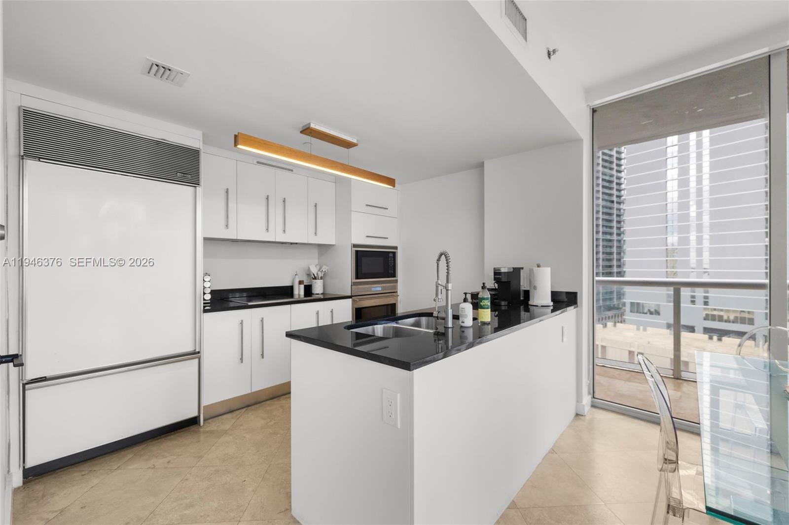 485 Brickell Avenue 1804 — photo 8