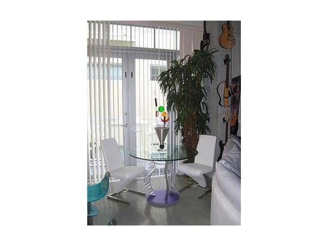 435 N Andrews Avenue 304 — photo 12