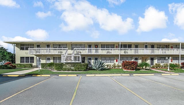 103 Sussex F, sold in Sussex Condo, West Palm Beach, FL