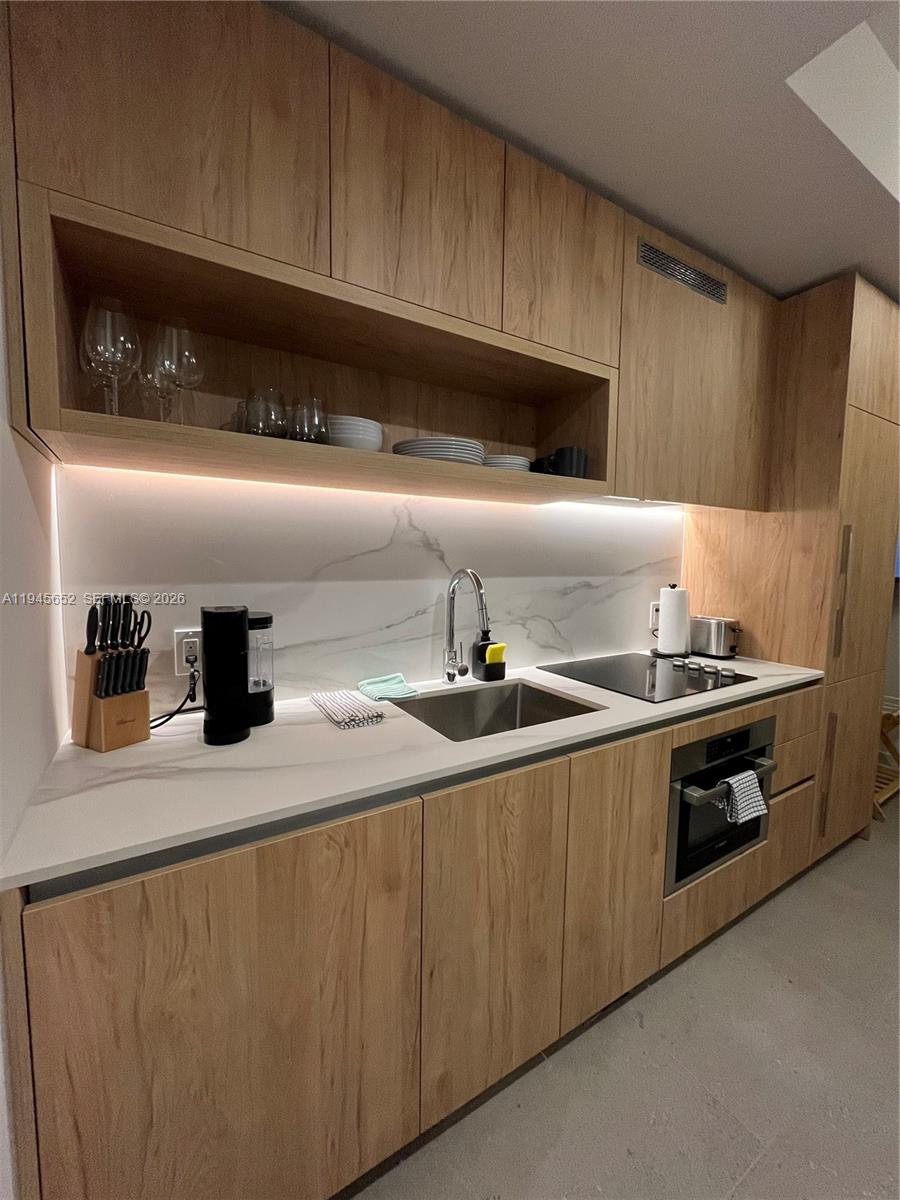 11 NE 6th 1006, Miami, FL 33132, Miami