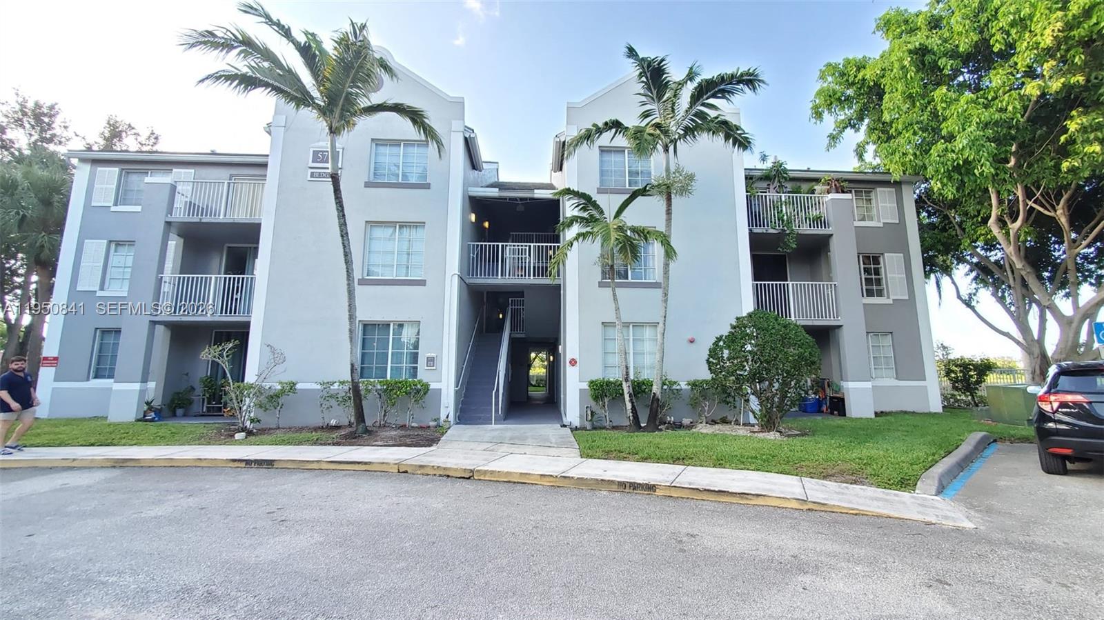 577 SW 111th Lane 203, Pembroke Pines, FL 33025, Pembroke Pines