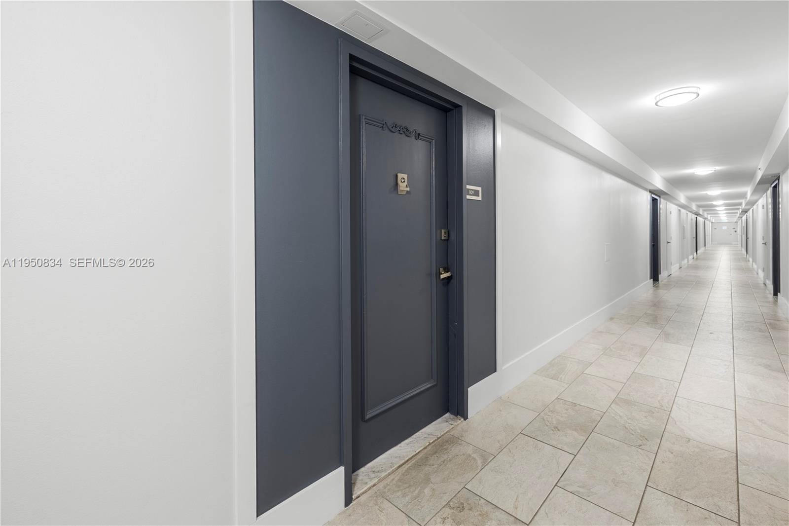 6039 Collins Avenue 809 — photo 4