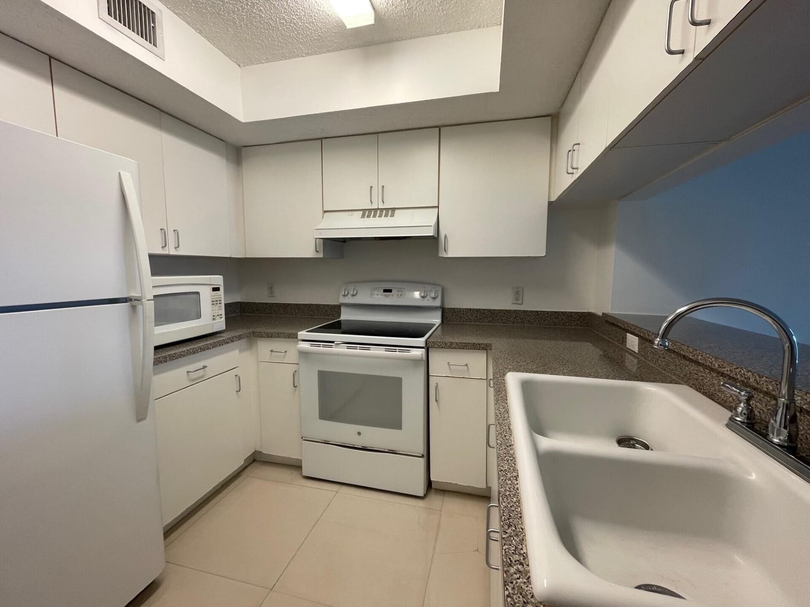 470 S Park Road 302 — photo 8