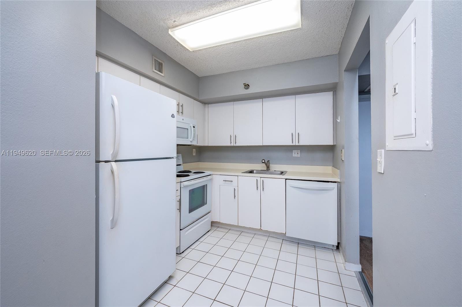 3300 NE 191st Street 1915, Aventura, FL 33180 photo 11