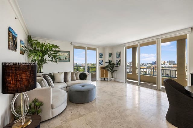 90 Alton Road 811, Yacht Club At Portofino C, Miami Beach, FL