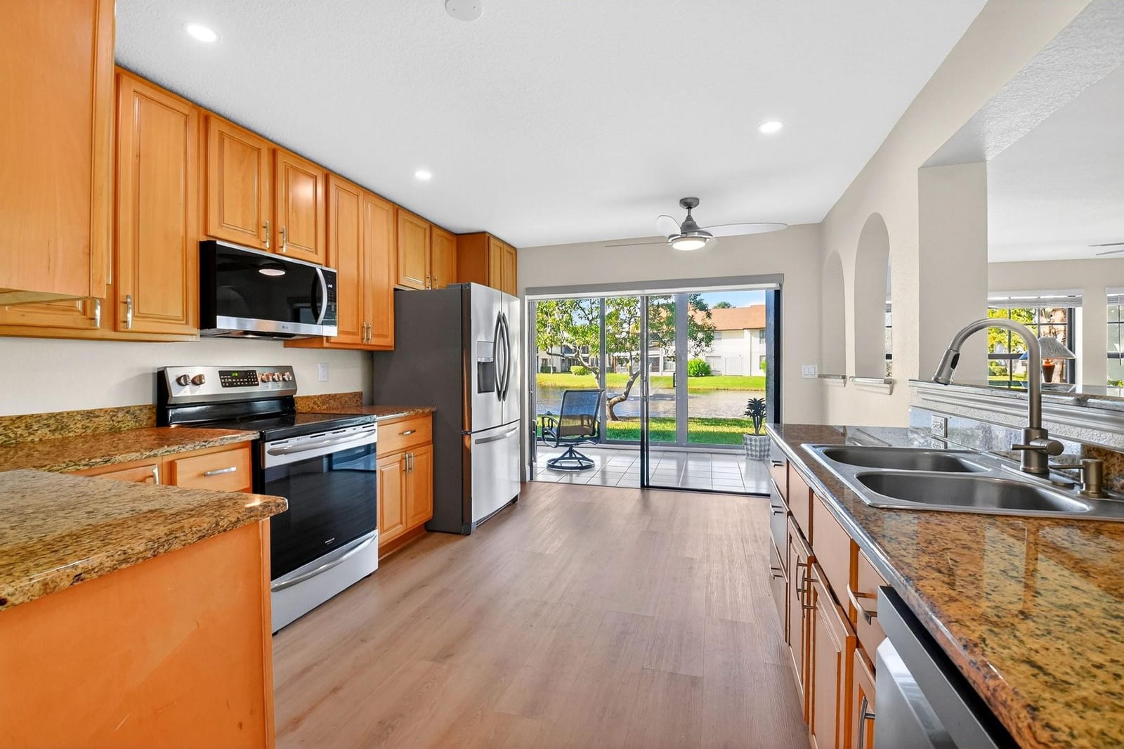3042 Lucerne Park Drive 5612 — photo 4