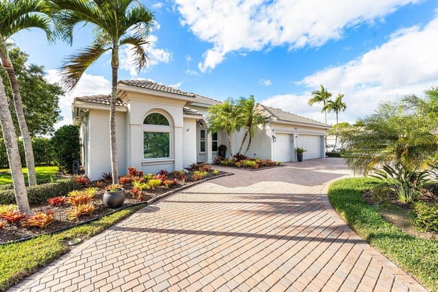6998 SE Sleepy Hollow Lane, Stuart, FL 34997