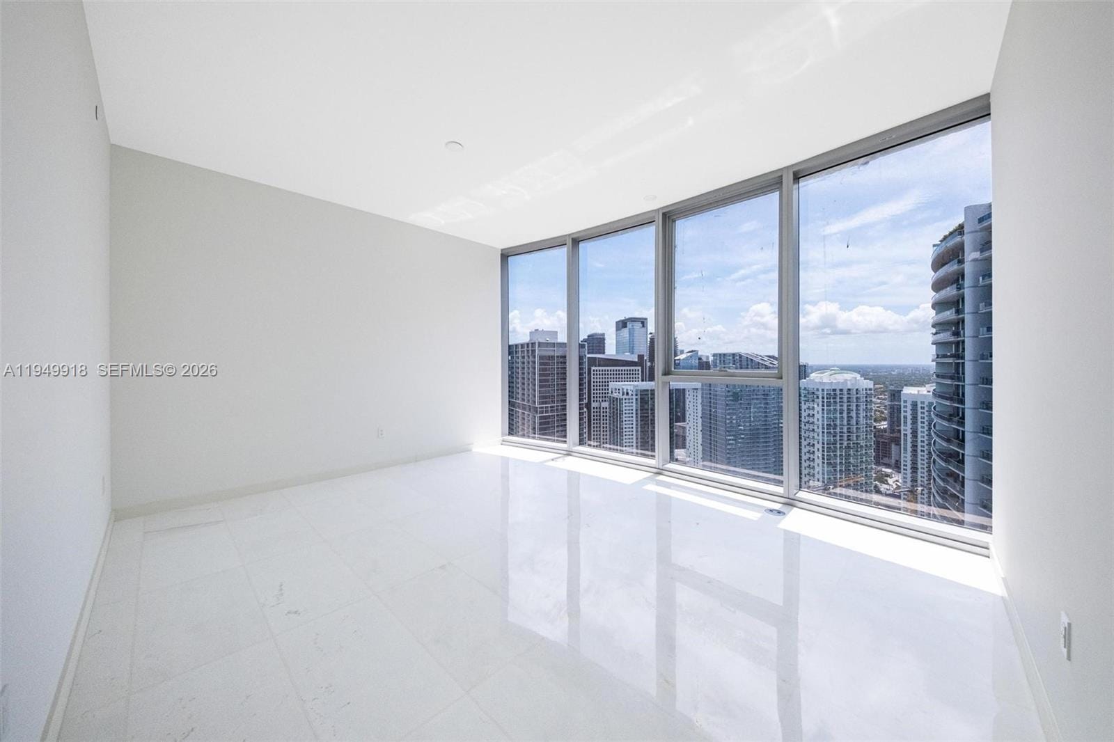 300 Biscayne Boulevard Way 4507W, Miami, FL 33131 photo 2