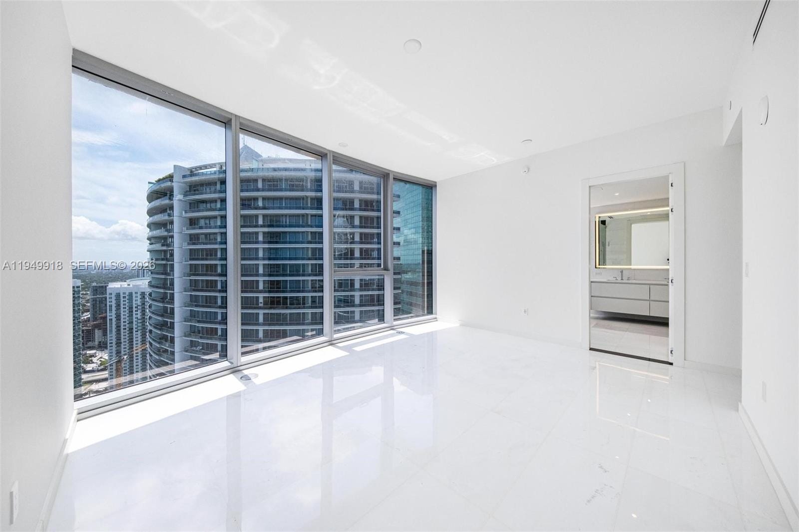 300 Biscayne Boulevard Way 4507W, Miami, FL 33131 photo 11