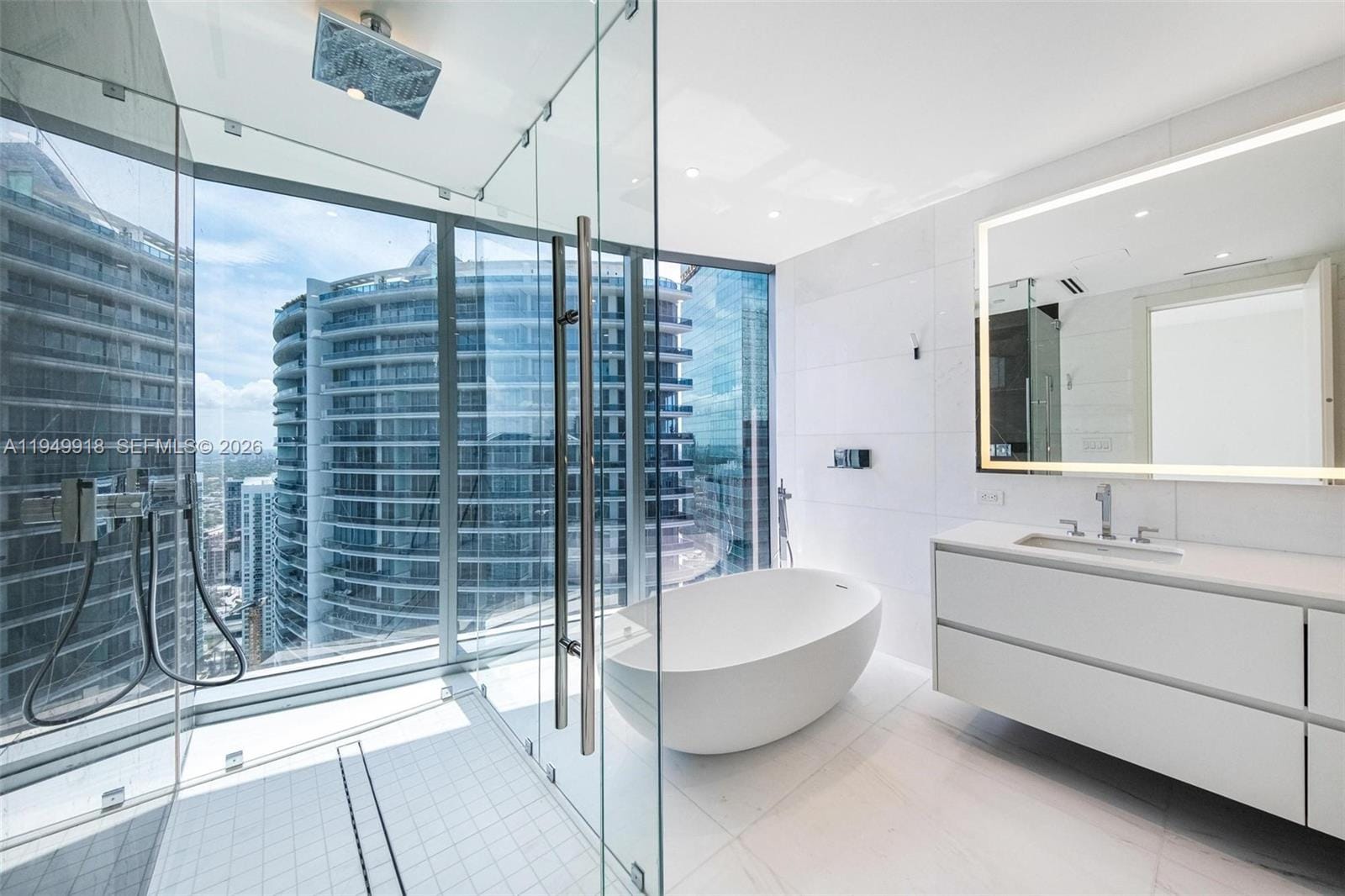 300 Biscayne Boulevard Way 4507W, Miami, FL 33131 photo 12