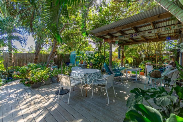 206 SE 3rd Avenue, sold in Bowers Park, Boynton Beach, FL