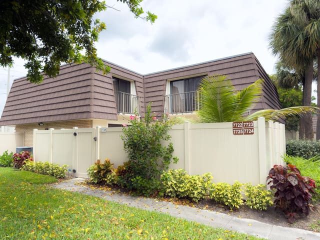 7724 77th Way, sold in Heritage Village Of P B Lakes, West Palm Beach, FL