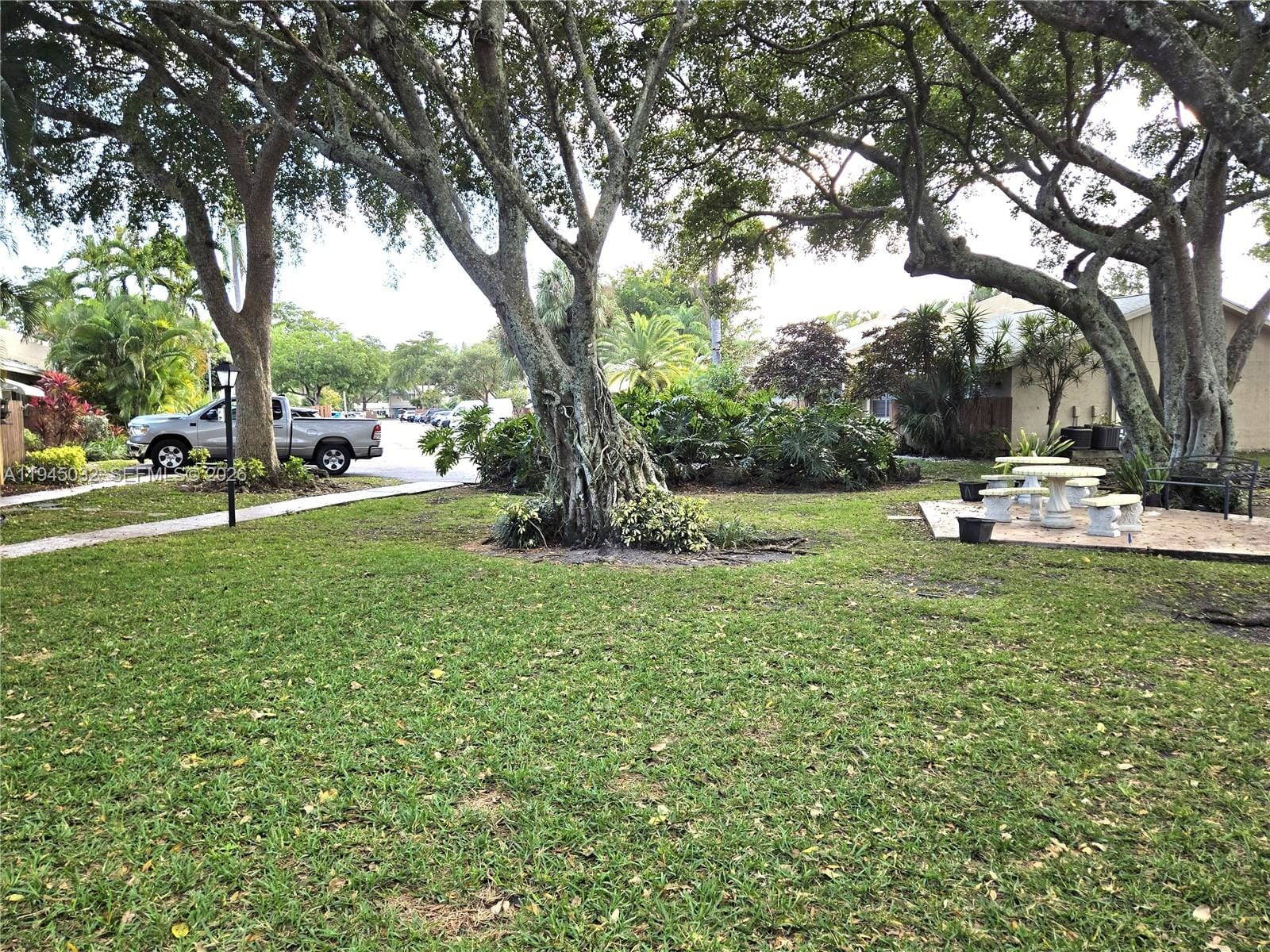842 Banks Road — photo 9