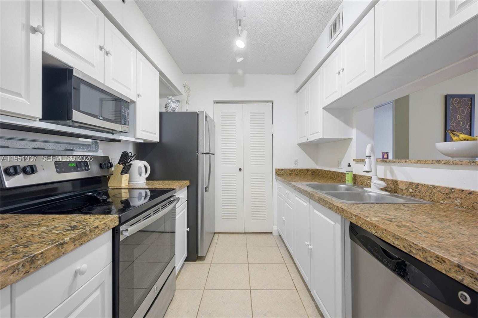 19555 E Country Club Drive 8303 — photo 9