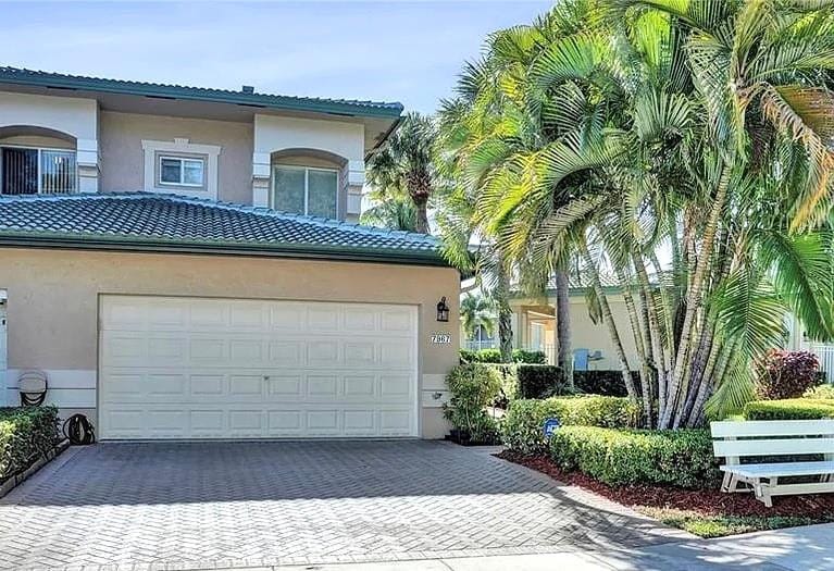 7967 E Exeter Boulevard 203, Tamarac, FL 33321
