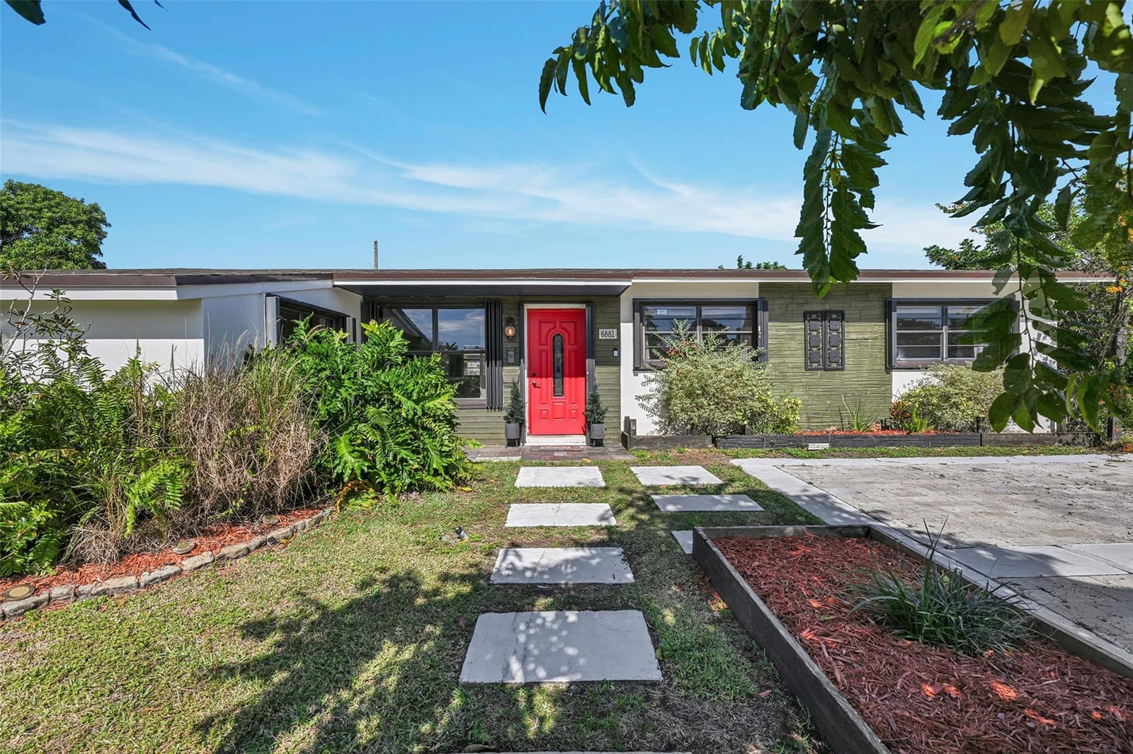 6881 SW 2nd Street, Pembroke Pines, FL 33023