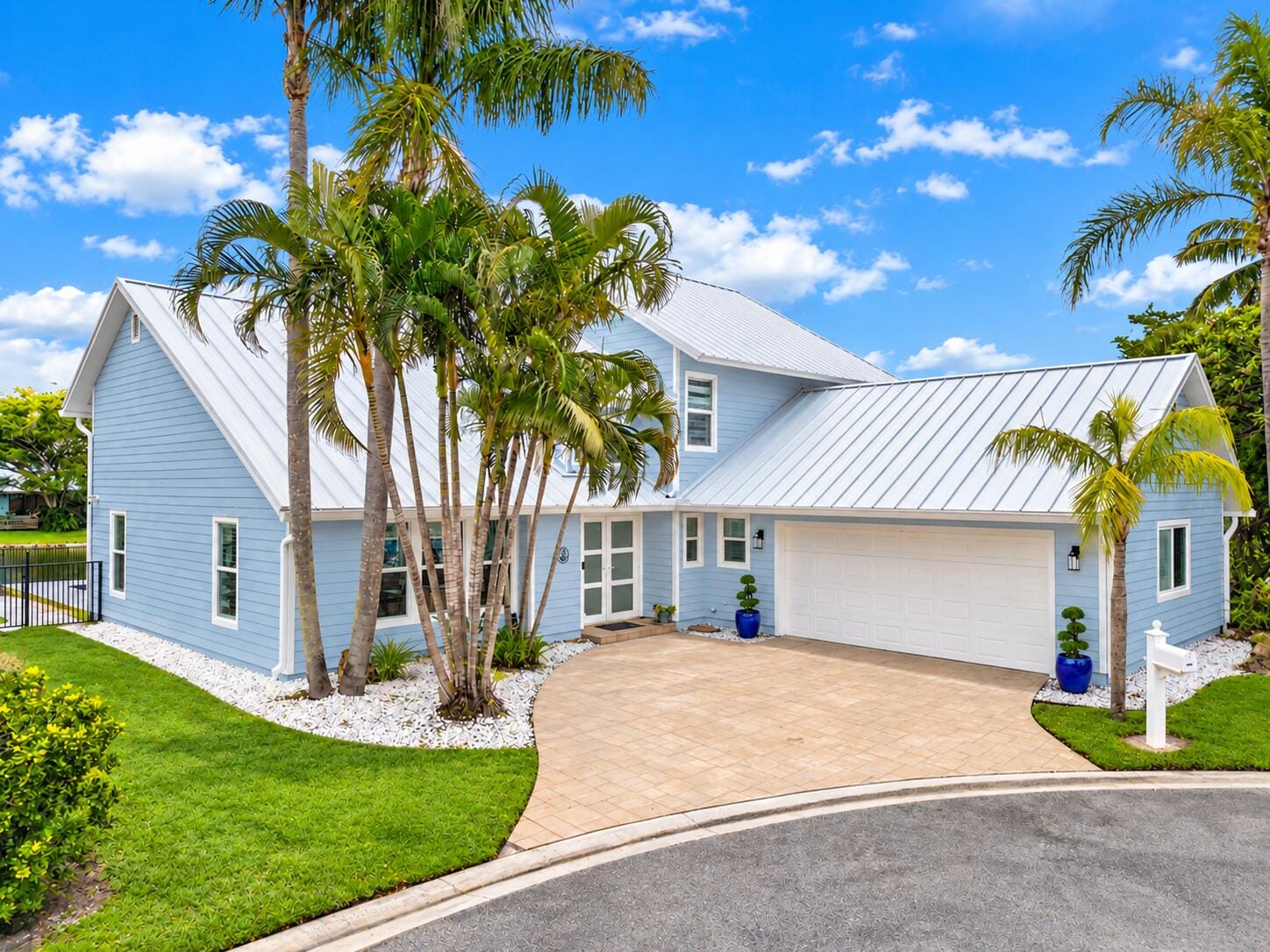 4 bedroom home for sale at 9029 Breeze, Hobe Sound, FL 33455 — $895,000