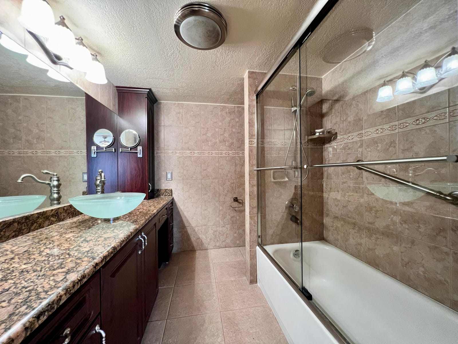 110 Greenbrier B — photo 9