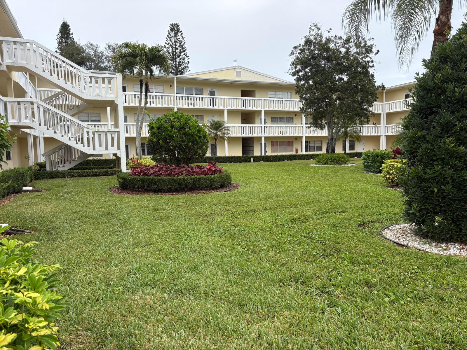186 Dorset E, Boca Raton, FL 33434 photo 2