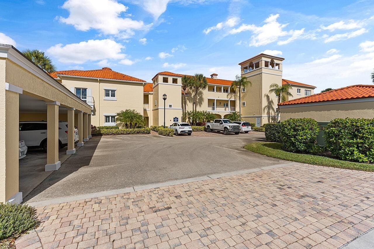 5020 Harmony Circle 203, Vero Beach, FL 32967 photo 3