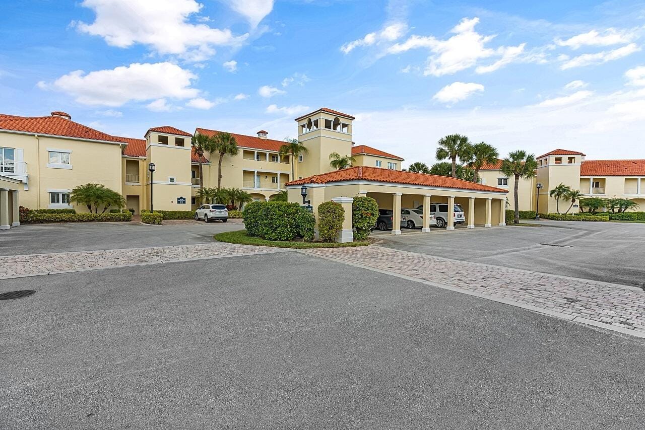 5020 Harmony Circle 203, Vero Beach, FL 32967 photo 4