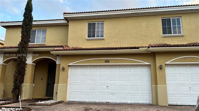 956 NW 206th Terrace, sold in Sport Acres, Miami Gardens, FL