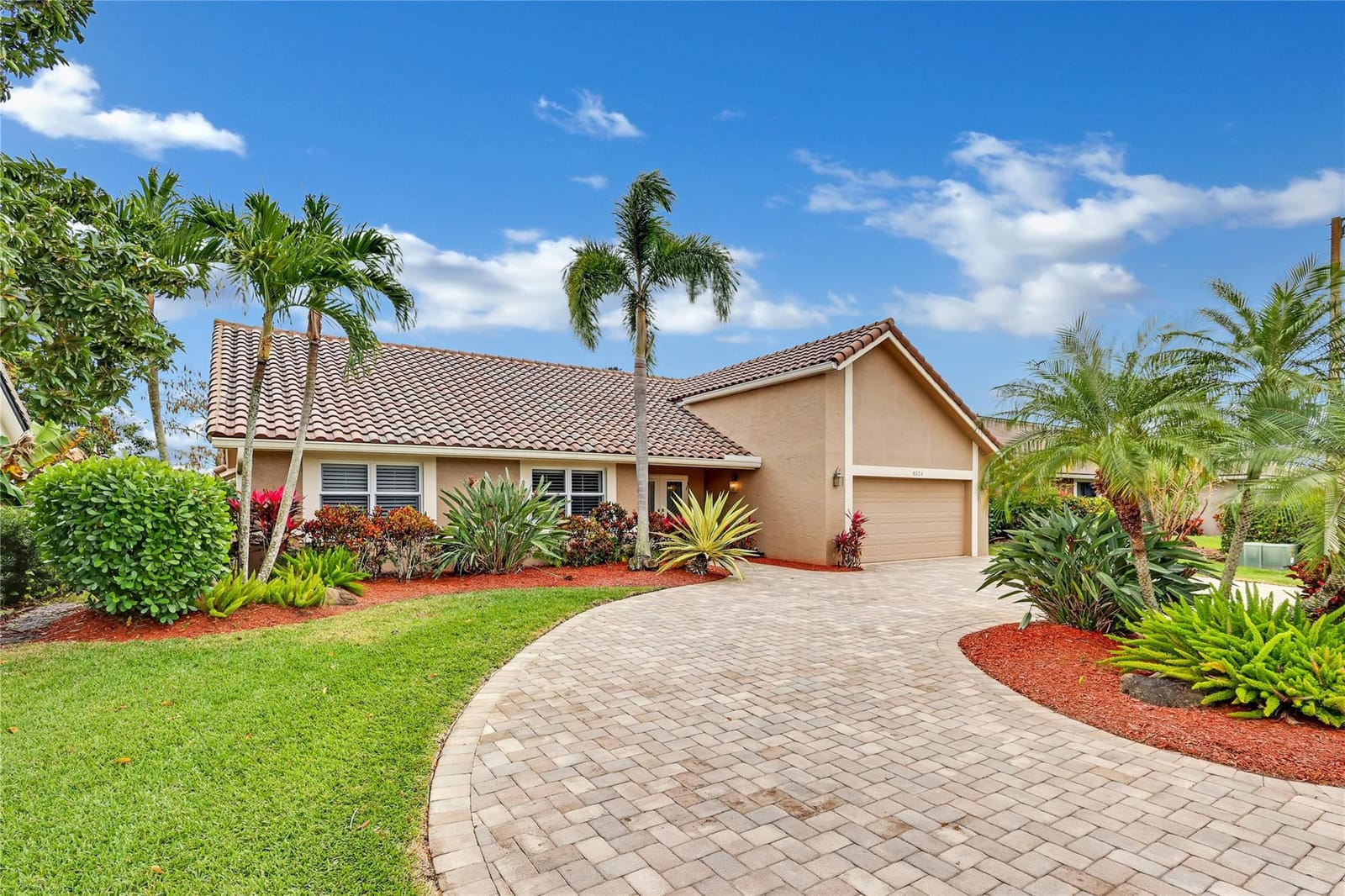 8324 NW 80th Street, Tamarac, FL 33321 photo 2