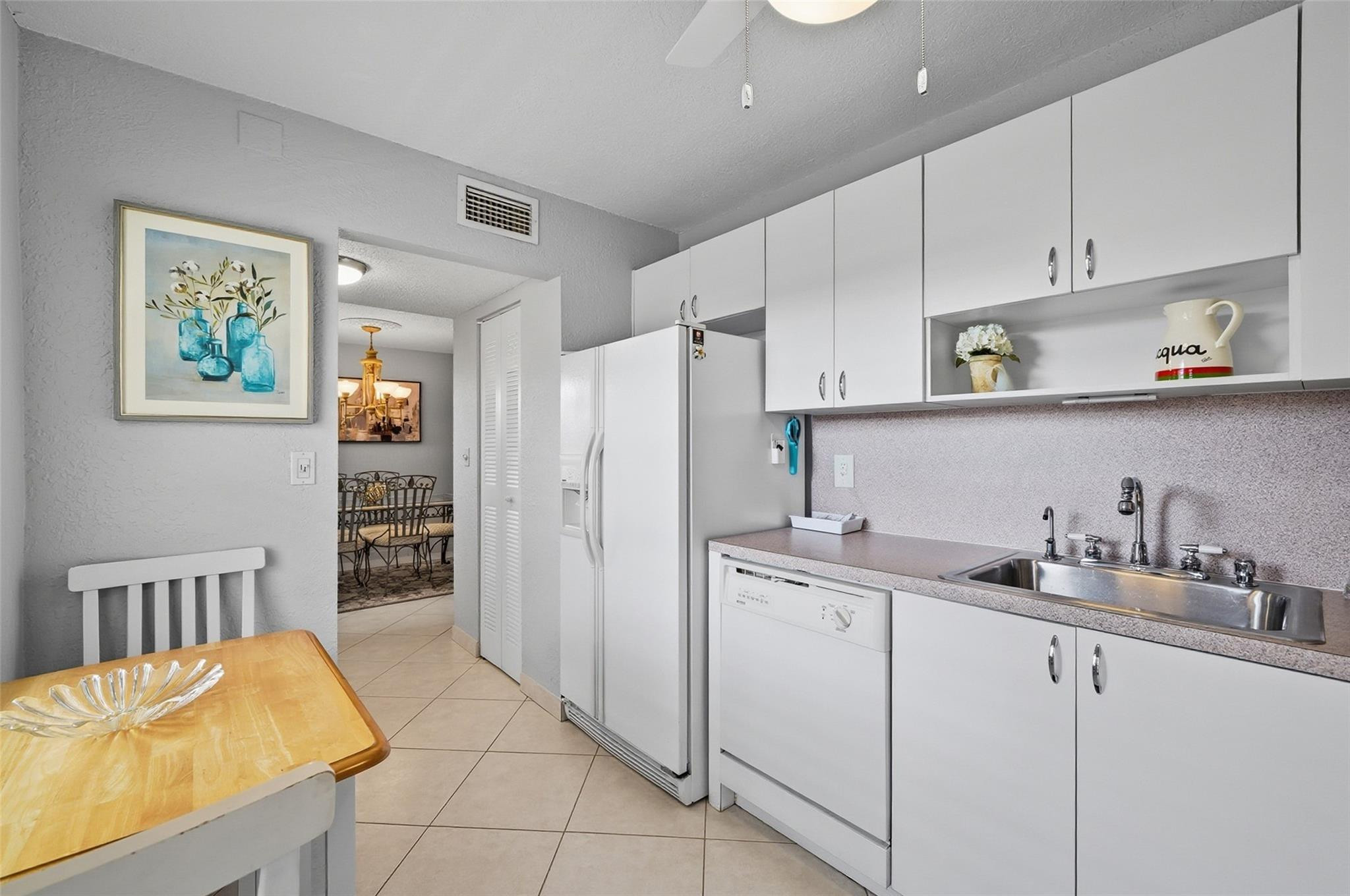 3990 NW 42nd Avenue 305, Lauderdale Lakes, FL 33319, Lauderdale Lakes