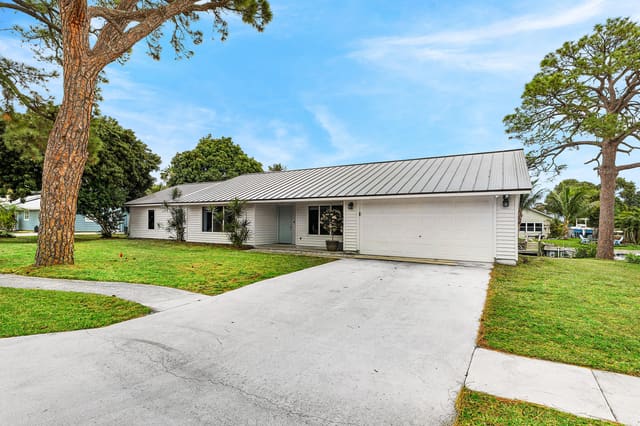 709 Warren Drive, sold in Fernwood Creek, Jupiter, FL