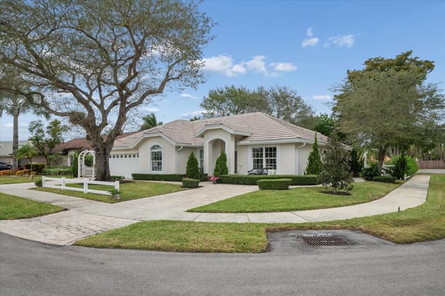 401 Barbri Lane, sold in Grove Commercial Center, Davie, FL