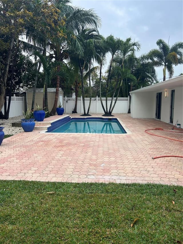1621 SW 93rd Court, Miami, FL 33165
