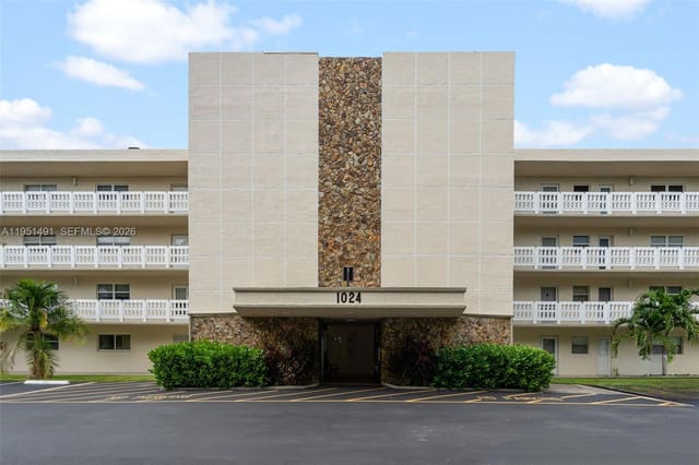 1024 SE 3rd Avenue 301, Dania Beach, FL 33004