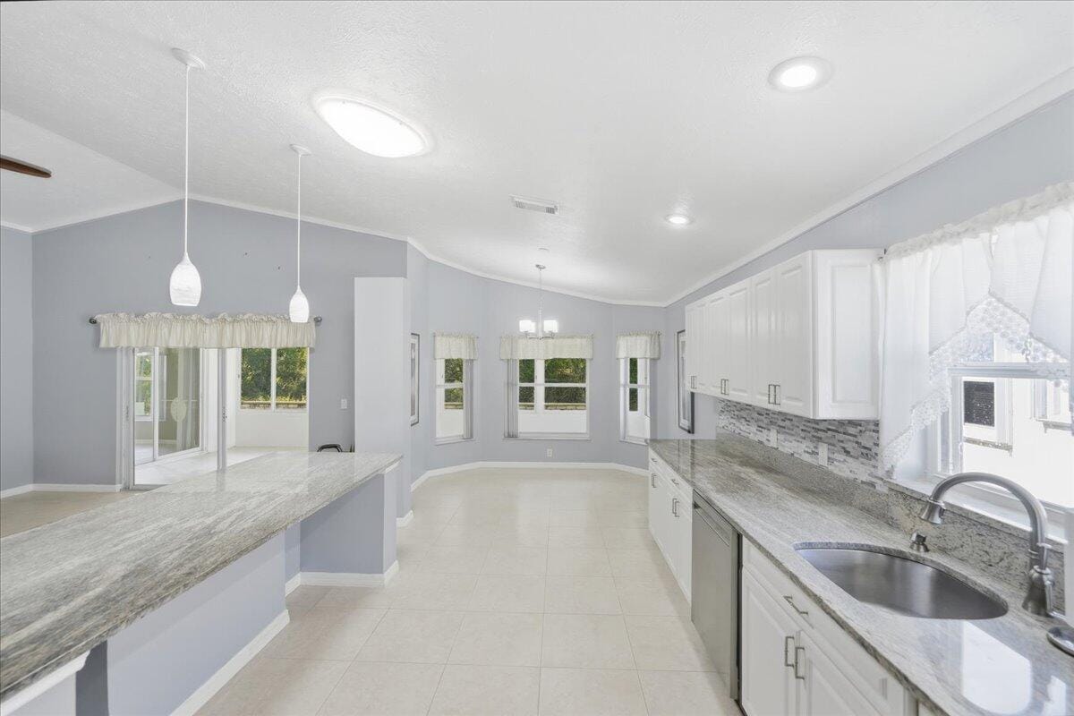 6043 Alexandria Circle, Fort Pierce, FL 34982 photo 13