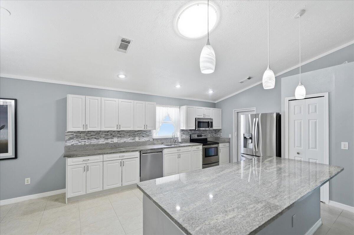 6043 Alexandria Circle — photo 9