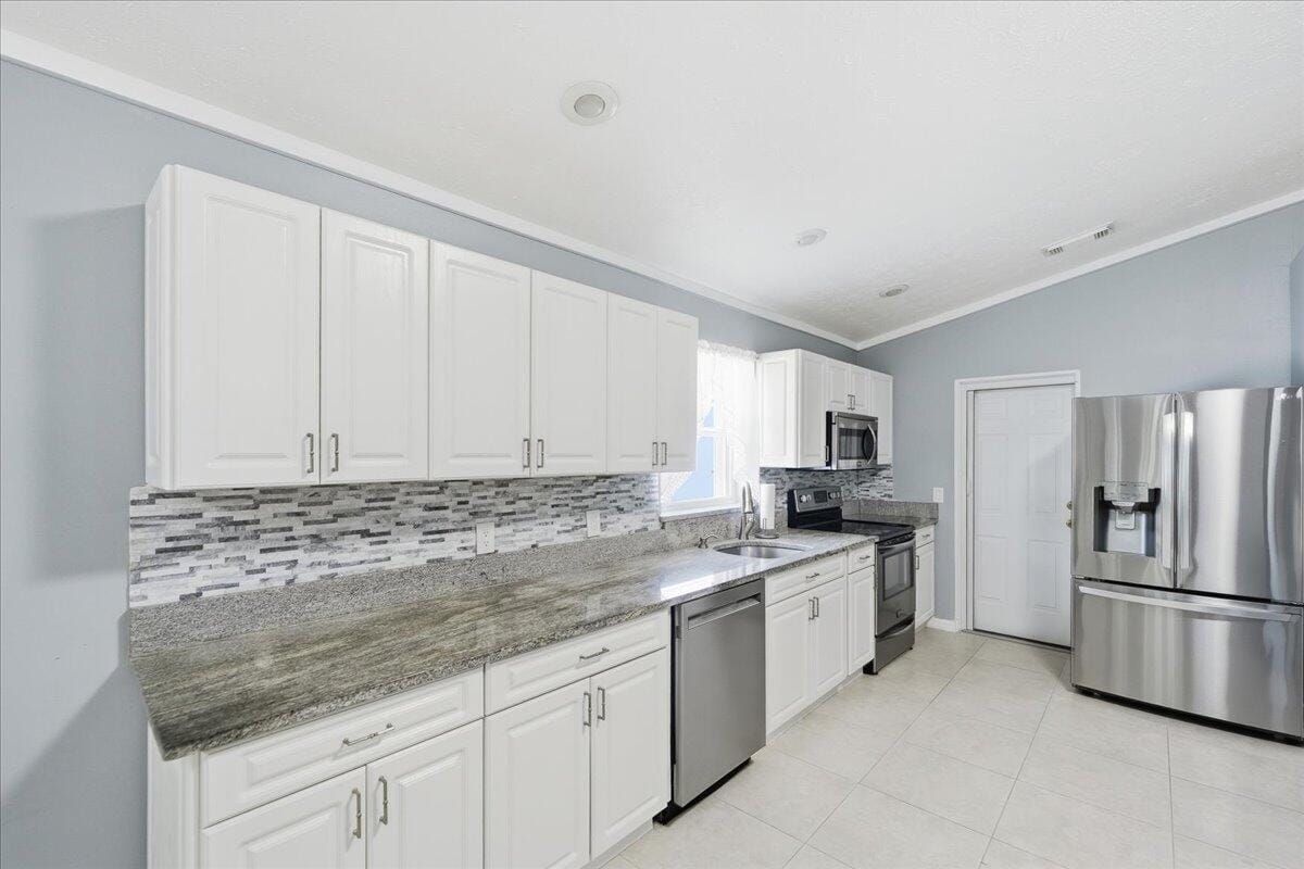 6043 Alexandria Circle — photo 10