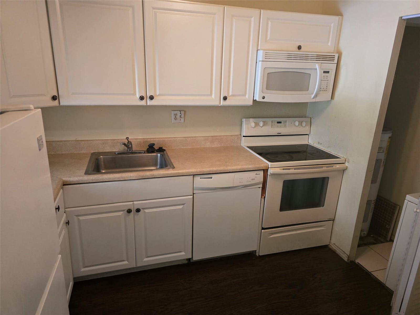8000 Fairview Drive 205 — photo 4