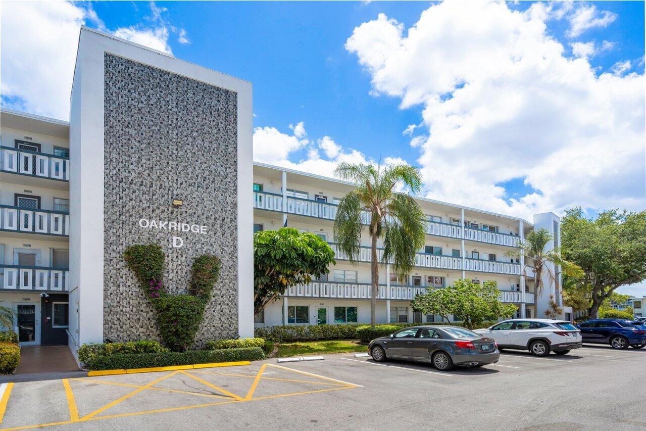 3024 Oakridge D 3024, Deerfield Beach, FL 33442 photo 2