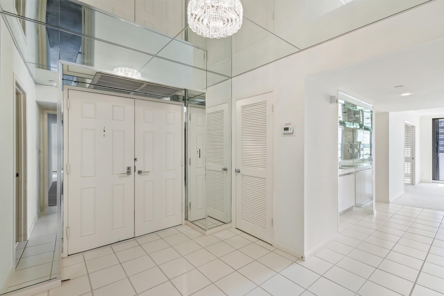 123 Lakeshore Drive 943 — photo 8