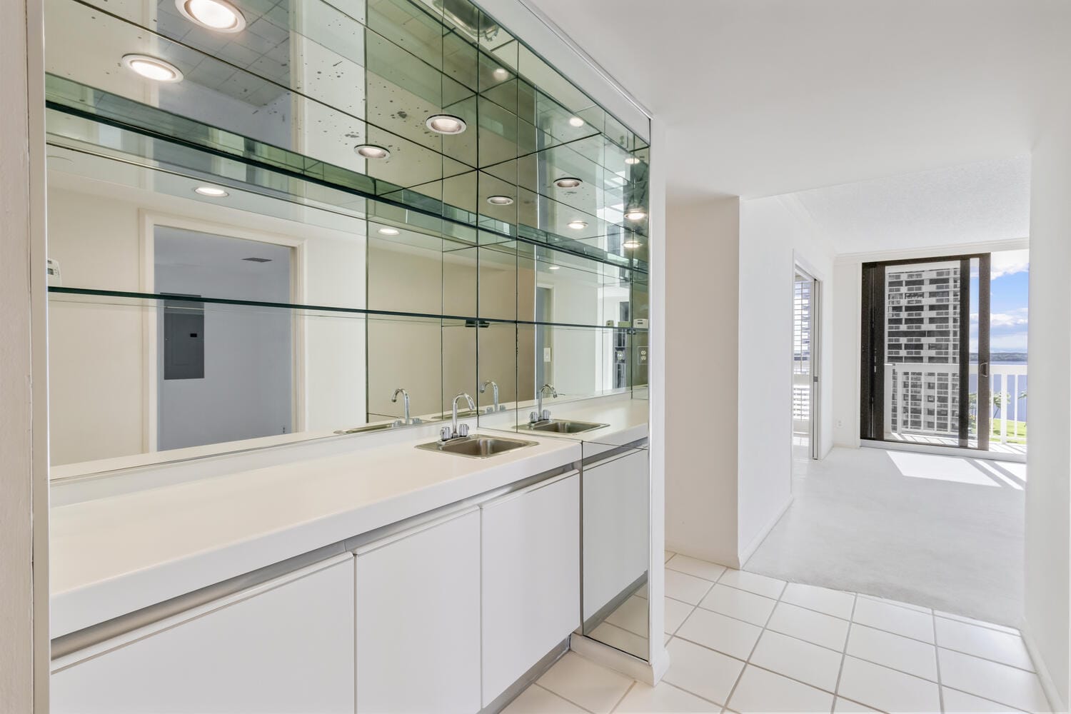 123 Lakeshore Drive 943 — photo 9