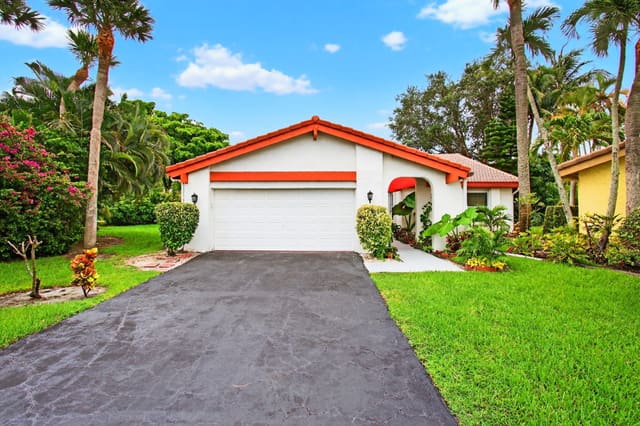 5735 Lakeview Mews Circle, sold in Indian Spring, Green Lakes, Boynton Beach, FL