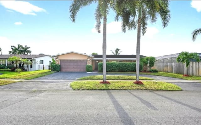 1621 NW 110 Terrace, Pembroke Pines, FL 33026