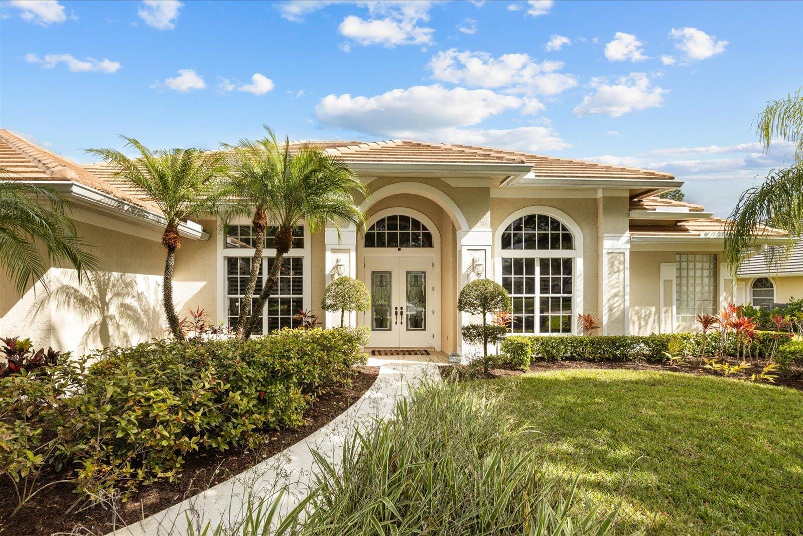 8007 Plantation Lakes Drive — photo 1