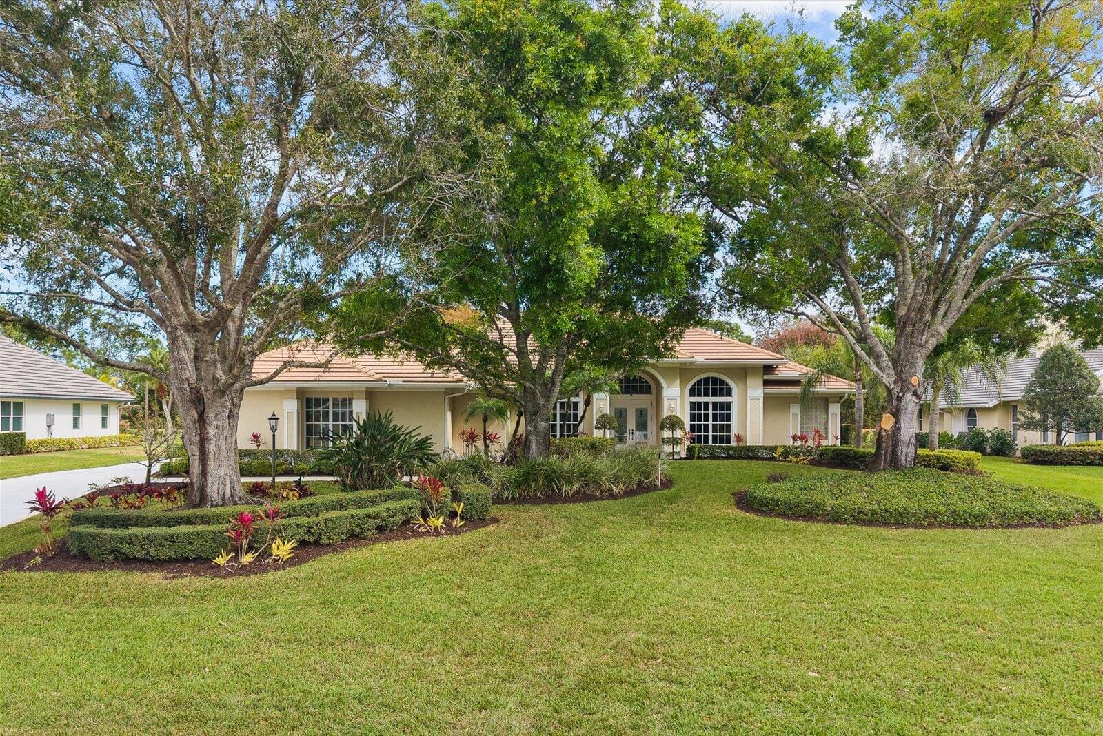8007 Plantation Lakes Drive — photo 2