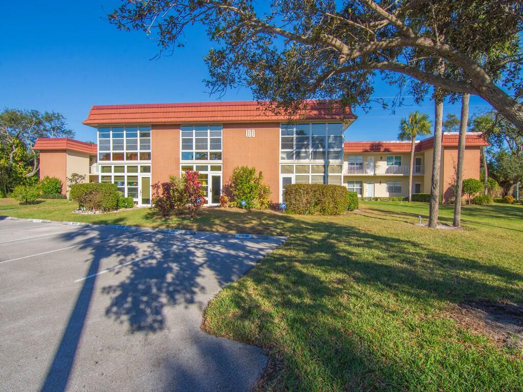 100 Spring Lake Drive 107, Vero Beach, FL 32962, Vero Beach