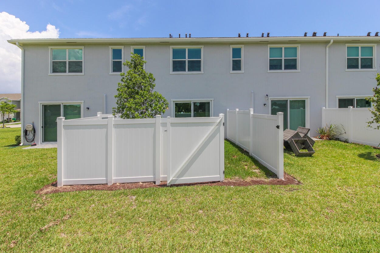 640 SE Lake Falls Street — photo 2