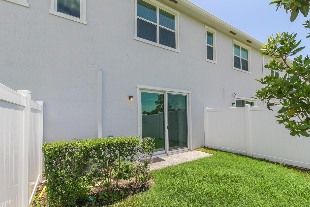 640 SE Lake Falls Street — photo 3