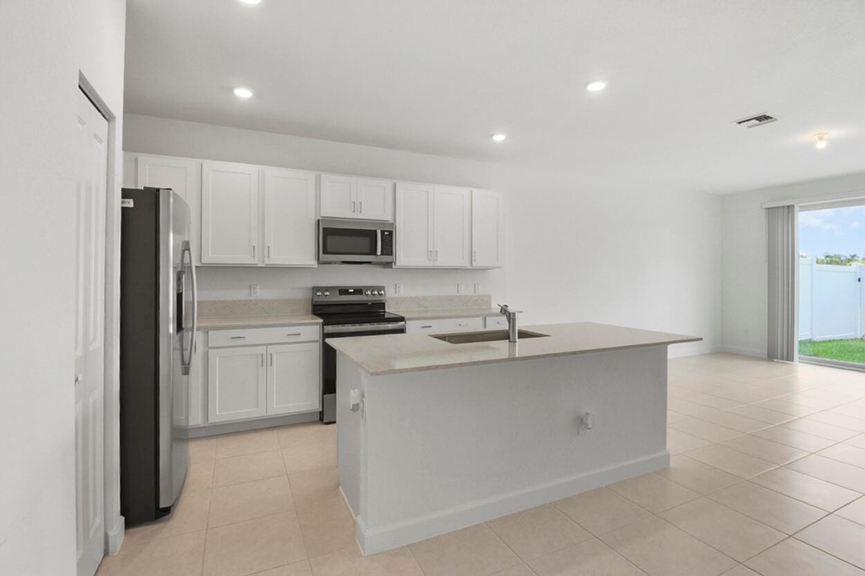 640 SE Lake Falls Street — photo 5
