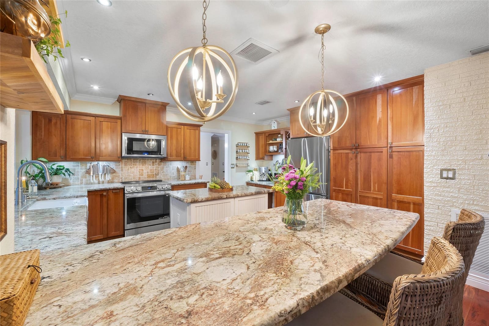 1140 E Tropical Way — photo 10