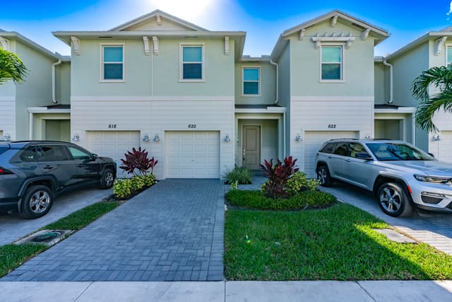 620 SE Lake Falls Street, sold in Veranda Landing, Port St Lucie, FL