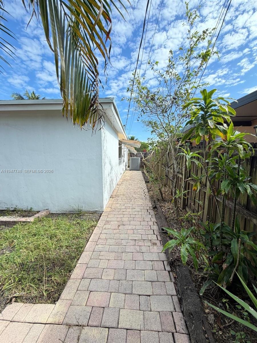 2104 N 14th Court — photo 11